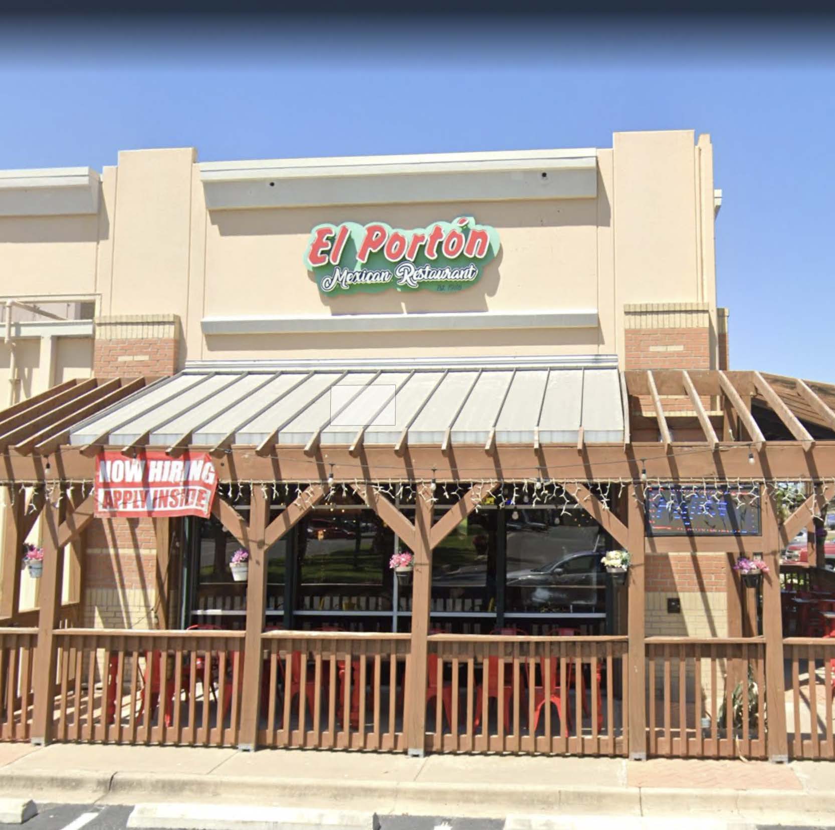 Letrero luminoso para El Portón Mexican Restaurant en McAllen, TX